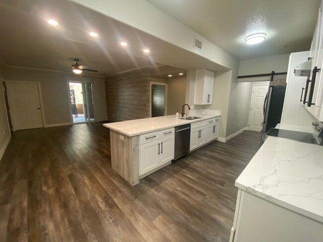 Building Photo - Upgraded Single Story First Floor Condo in Gated Community at Popular Madison Park Villas