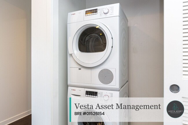 Building Photo - Designer 2-Bedroom in Iconic VIDA Residences