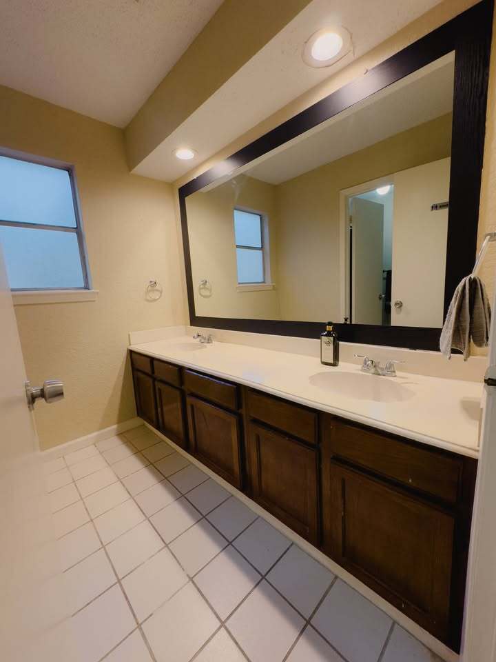 Building Photo - 6235 Havendale Dr