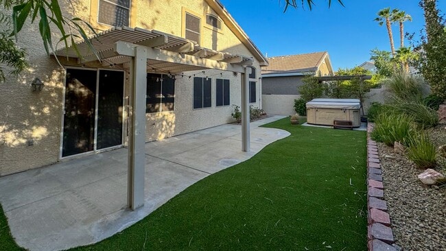 Building Photo - Freshly Updated 3BD Home, Island Kitchen &...