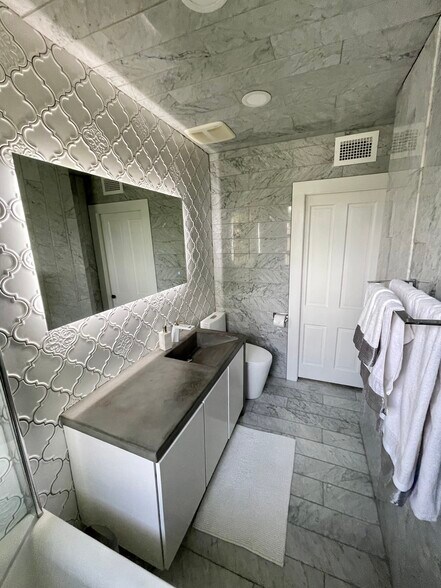 Building Photo - 196 E Columbus St