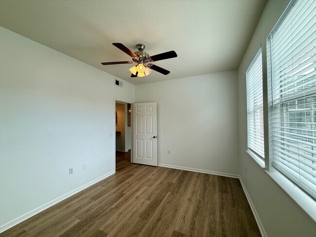 Building Photo - Bright and updated 3-bedroom, 2-bath condo