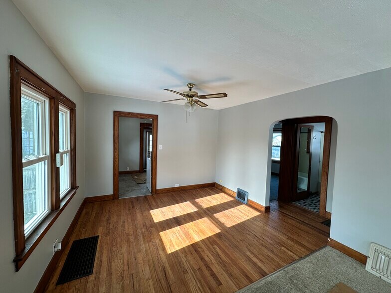 Building Photo - 1104 S Michigan St