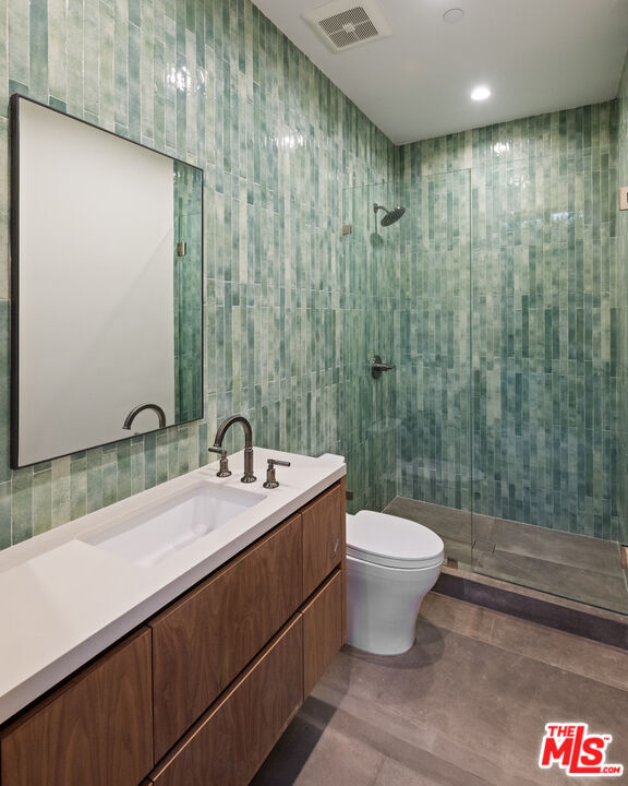 Building Photo - 565 Toyopa Dr