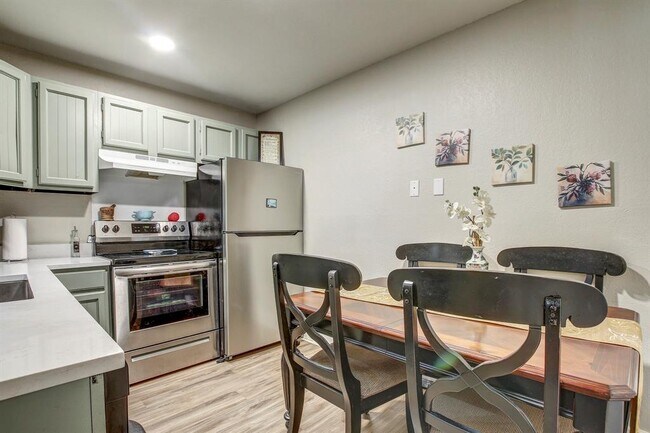 Building Photo - 1624 Aquarena Springs Dr