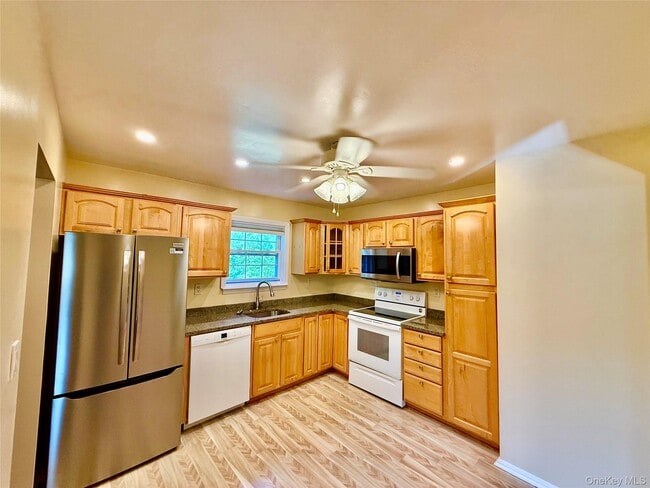 Building Photo - 273 N Brewster Rd