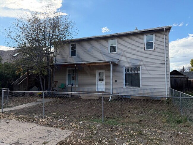 Building Photo - 614 S 5th St