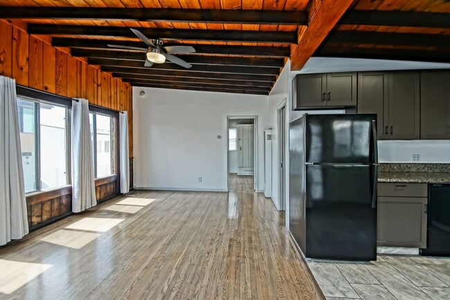 Building Photo - 1 HOUSE FROM BEACH! CHARMING, DETACHED UNIT W/ OCEAN VIEWS & 1-CAR GARAGE IN WALKSTREET TRIPLEX!