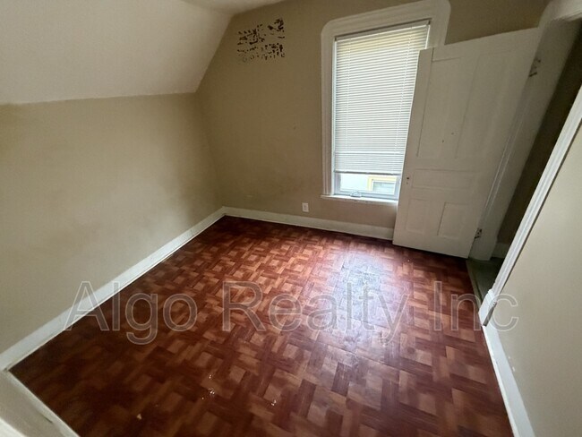 Building Photo - 2647 Fremont Ave N