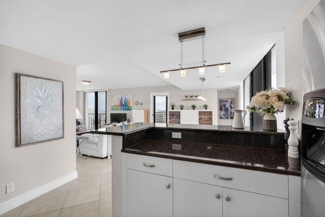Building Photo - 3000 N Ocean Dr