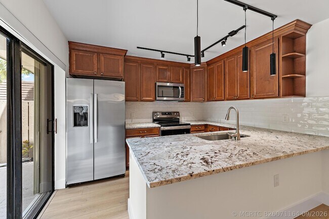 Building Photo - 1221 12th Ct