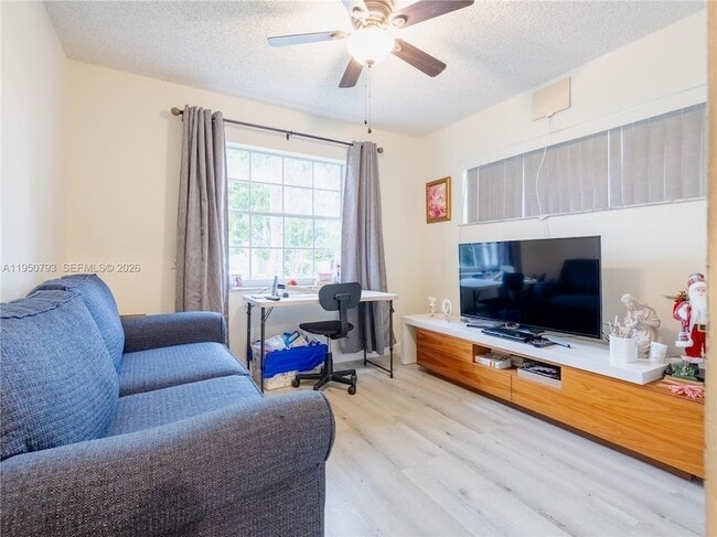 Building Photo - 206 SW 159th Way