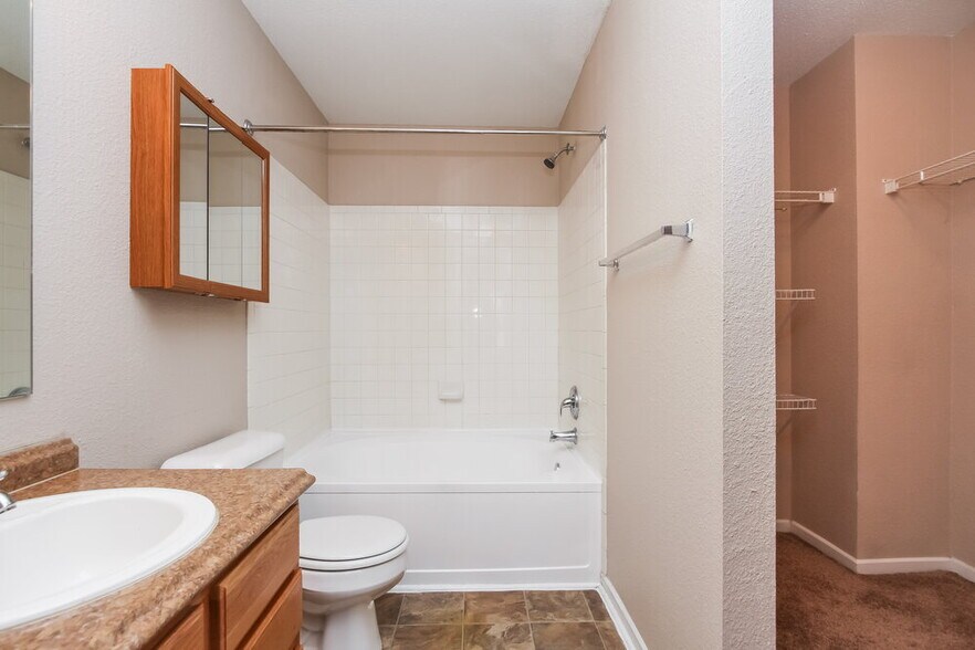 Building Photo - 105 Winterwood Dr