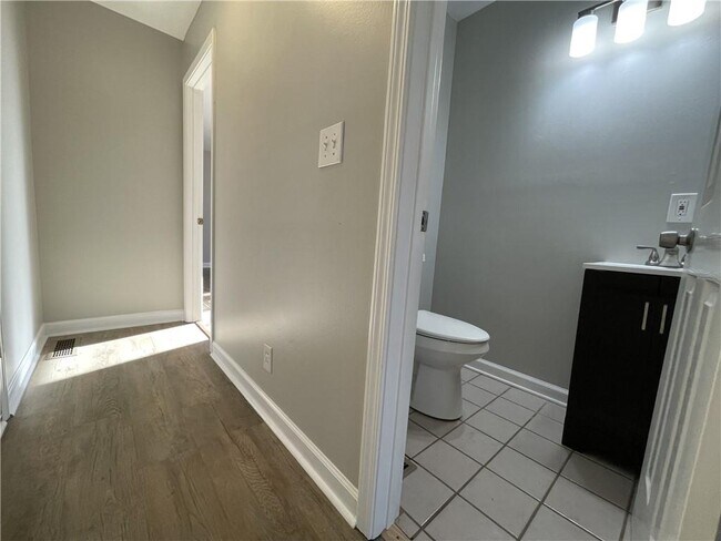 Building Photo - 3492 Point View Cir