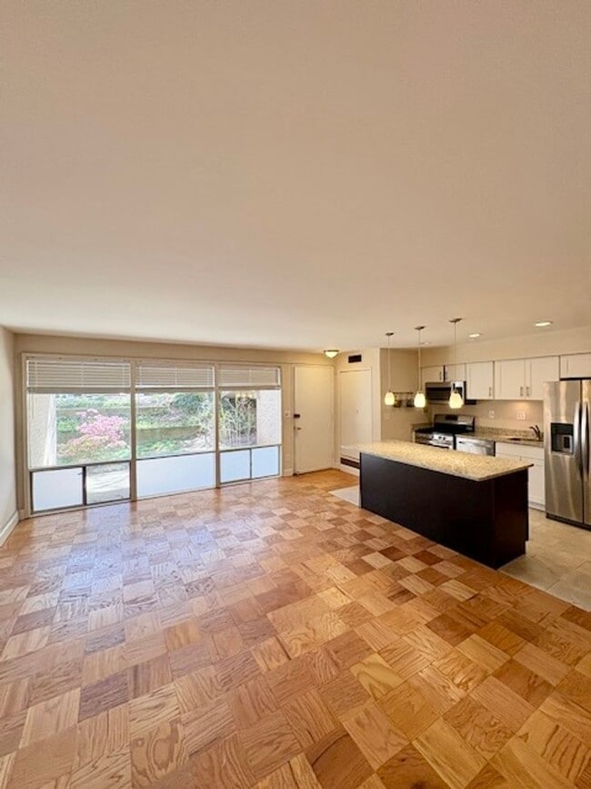 Building Photo - Remodeled 2 BR 1BA in Bethesda. Private front patio. Most utilities included.