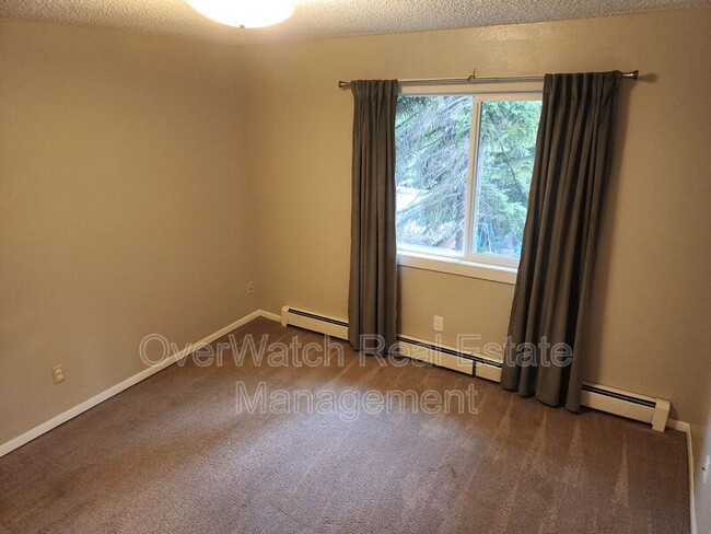 Building Photo - 3811 Iowa Dr