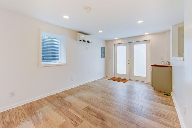 Building Photo - A Fresh, Open Home for a Relaxed Life by the Lake