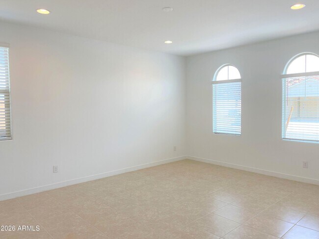 Building Photo - 9426 W Devonshire Ave