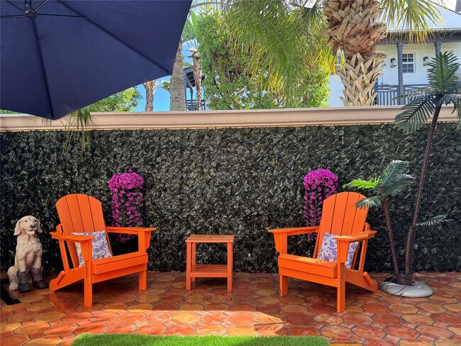 Building Photo - 1010 NE 8th Ave