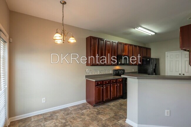 Building Photo - 2555 Flat Shoals Rd