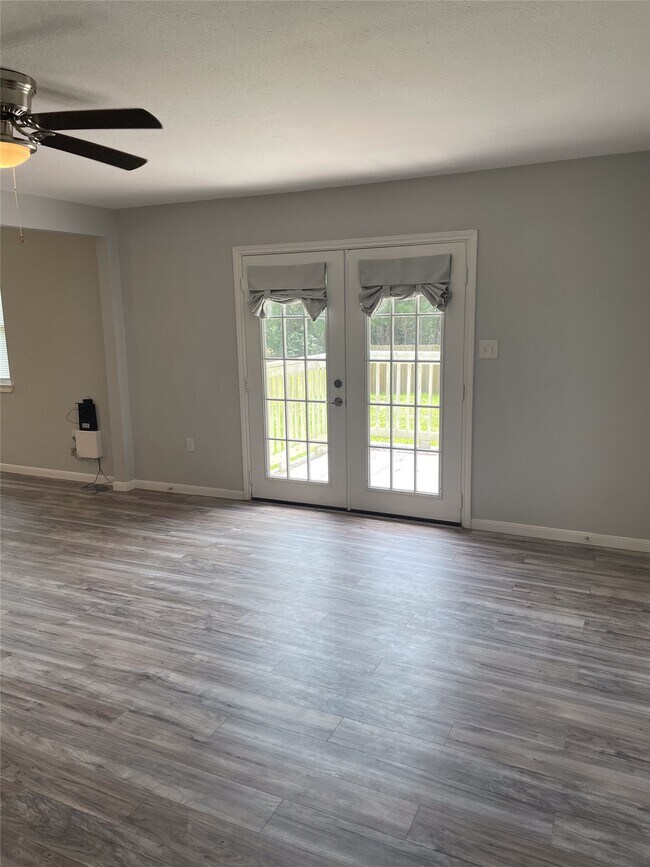 Building Photo - 250 McBride Trl