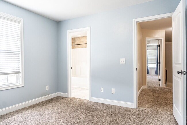 Building Photo - 216 Tipperary St