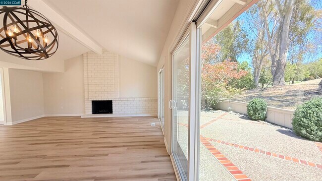 Building Photo - 750 N Paradise Valley Ct