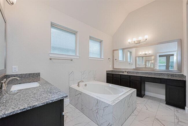Building Photo - 5511 Highland Dr