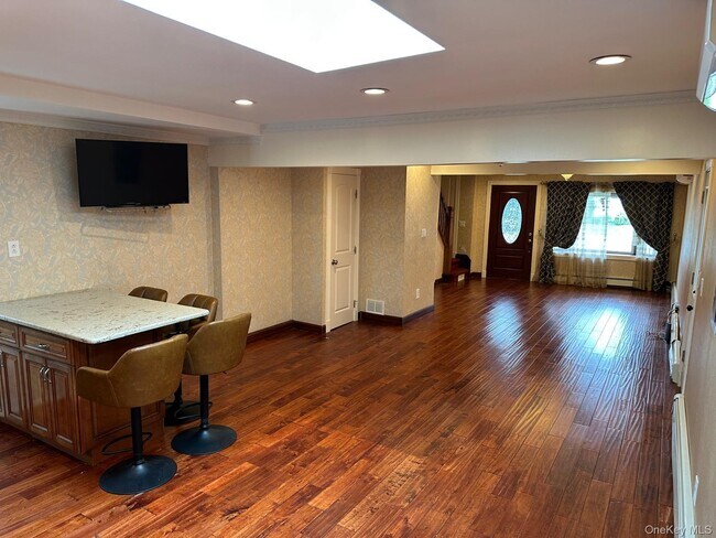 Building Photo - 899 Bowling Green Dr