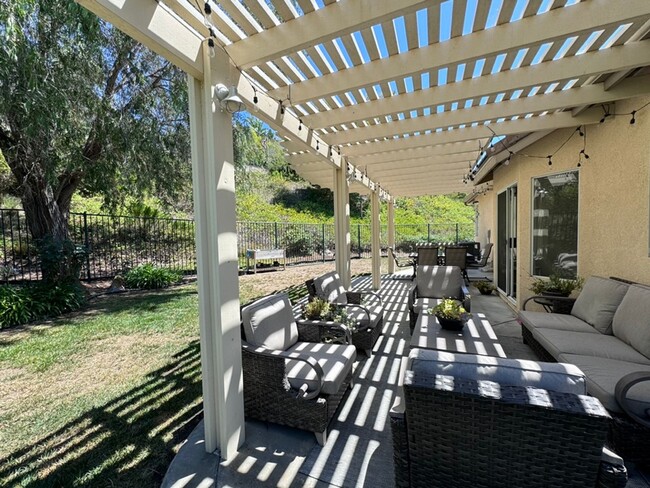 Building Photo - Charming Single-Story Rental in Canyon Cre...