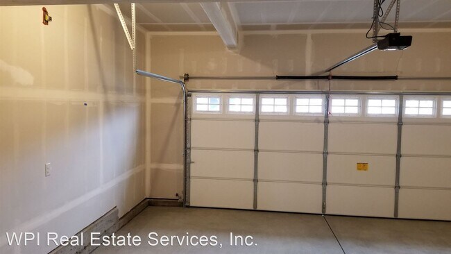 Building Photo - 4 br, 2.5 bath House - 4617 31st Ave SE Un...