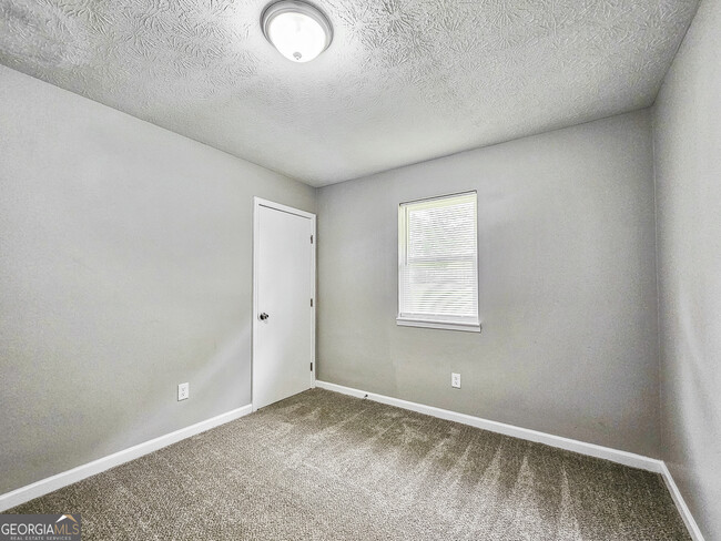 Building Photo - 3006 Stanton Rd SE