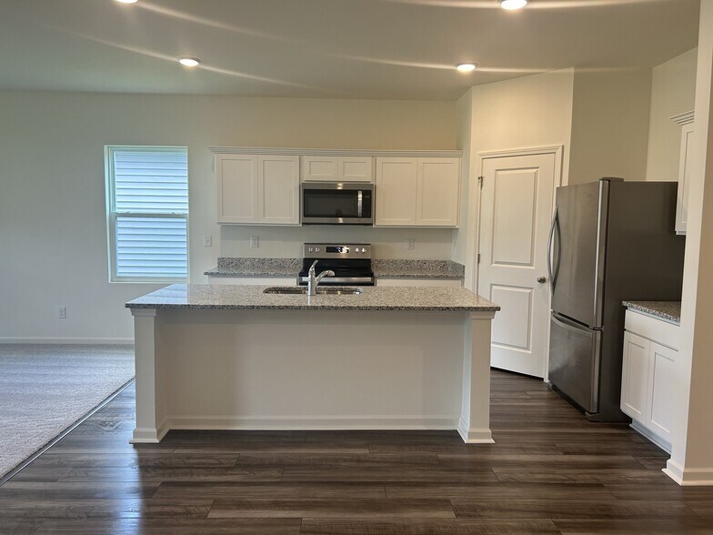 Building Photo - 155 Plantersfield Dr