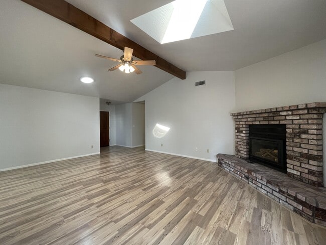 Building Photo - 1817 Heron Ln