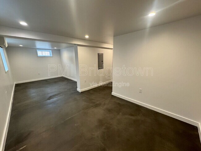 Building Photo - 7300 N Mobile Ave