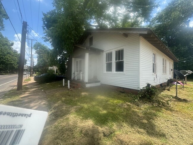 Building Photo - One Bedroom One Bath in Alexandria