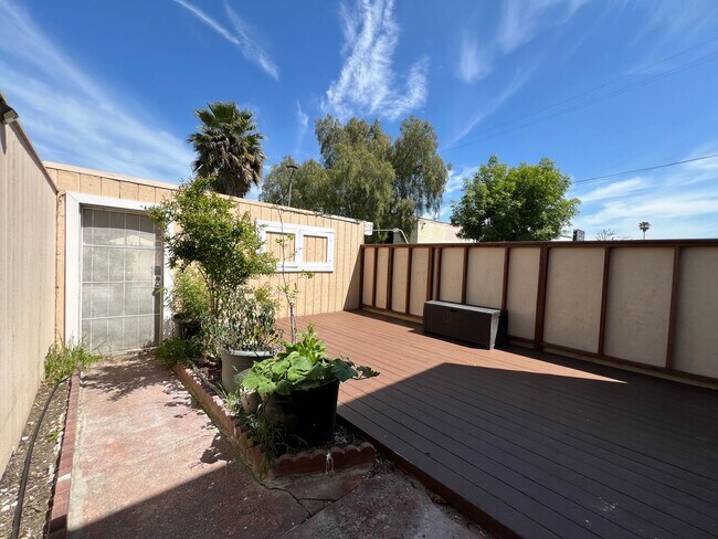 Building Photo - 2188 Luz Ave