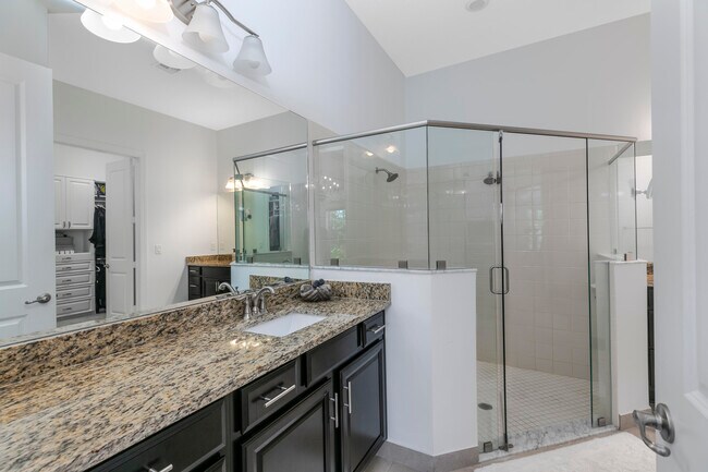Building Photo - 4660 SW Ardsley Dr