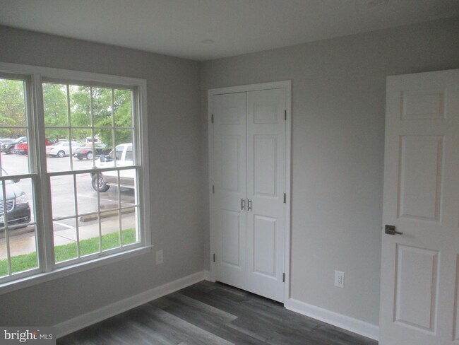 Building Photo - 114 La Grange Ave