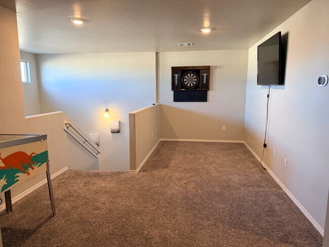 Building Photo - 1418 Santa Thomas St