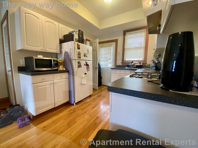 Building Photo - 349 Columbia St