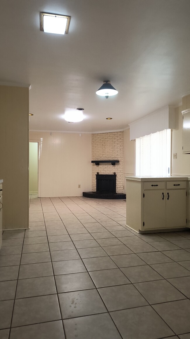 Building Photo - 2209 W 41st Ave