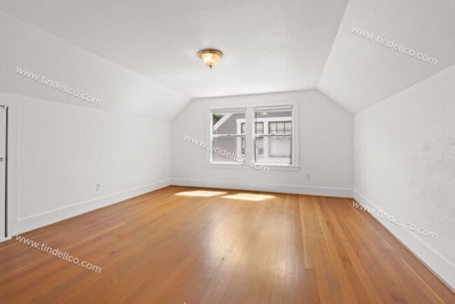 Building Photo - Charming Hosford-Abernethy Craftsman – 3 Bedroom Home w/ Fenced Yard - Pets Welcome!
