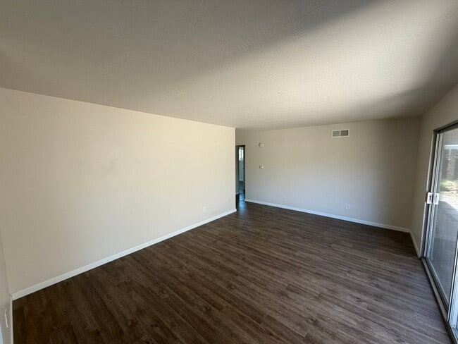 Building Photo - 6315 Lake Arago Ave