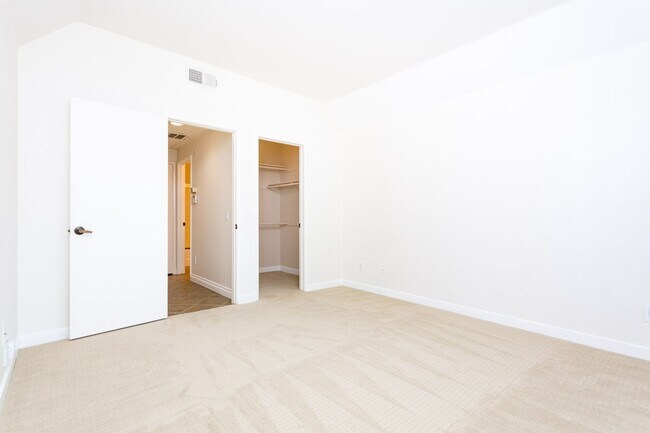 Building Photo - River Colony Condo in Mission Valley East