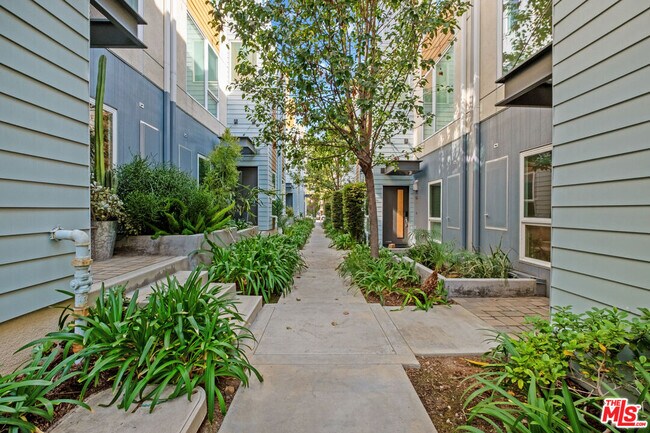 Building Photo - 5637 W Observation Ln