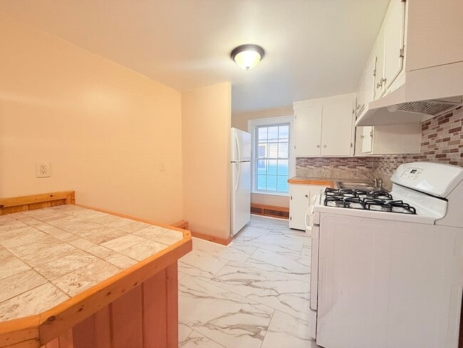 Building Photo - 60 High St