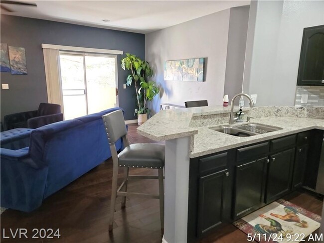 Building Photo - Green Valley, Lovely 2-Bedroom Fully Furni...