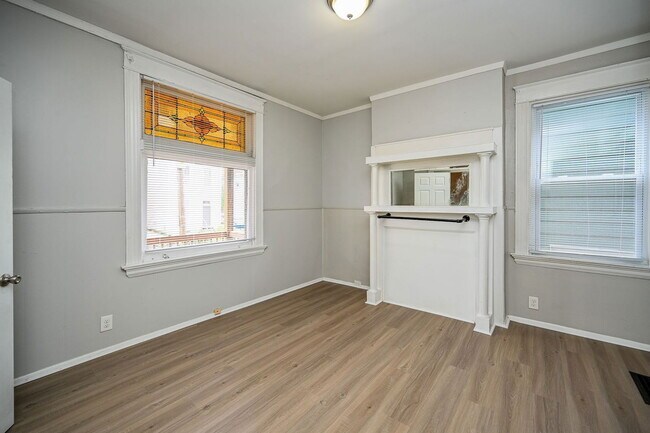 Building Photo - 2317 Stratford Ave