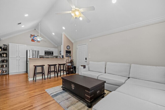 Building Photo - 433 Harts Cove Way